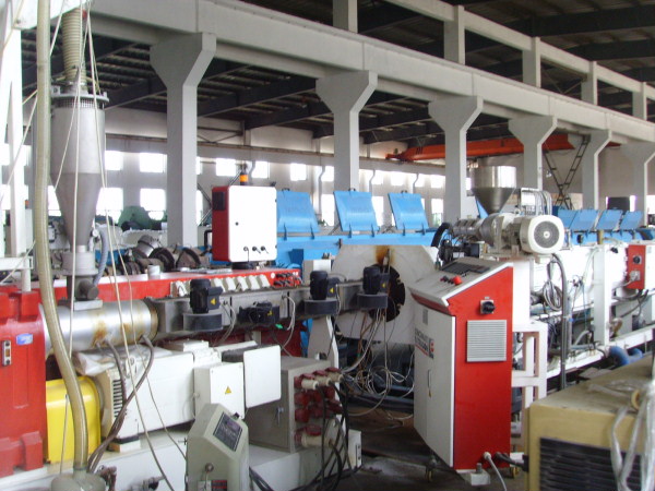 PE Pipe Extruding Machine